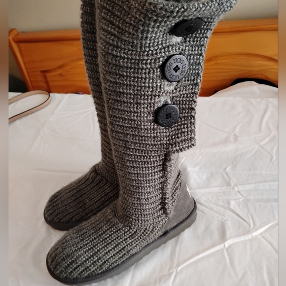 UGG Shoes - UGG classic knit cardy boots size 9
